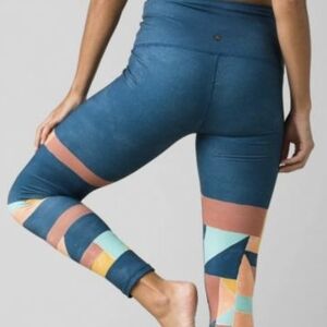 PraNa leggings. Blue and orange seaglass print. 7/8 length. Size L.